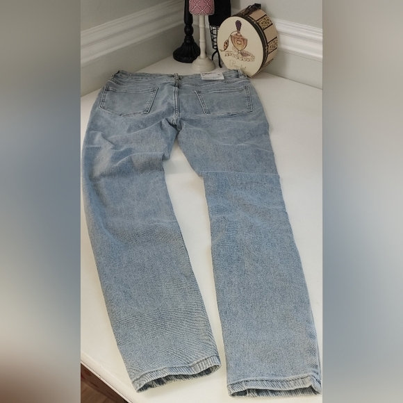 William Rast Light Wash Distressed Sculpted High Rise Skinny Jeans NWT - Picture 8 of 14
